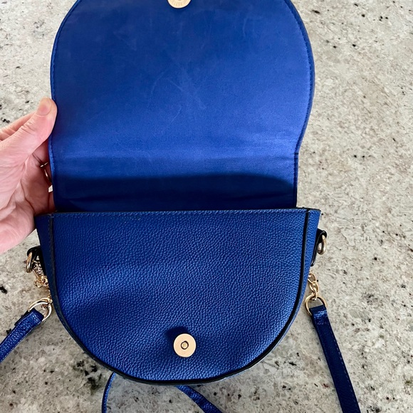 Primark Blue and Gold Crossbody Bag with Chain Strap - Picture 3 of 5